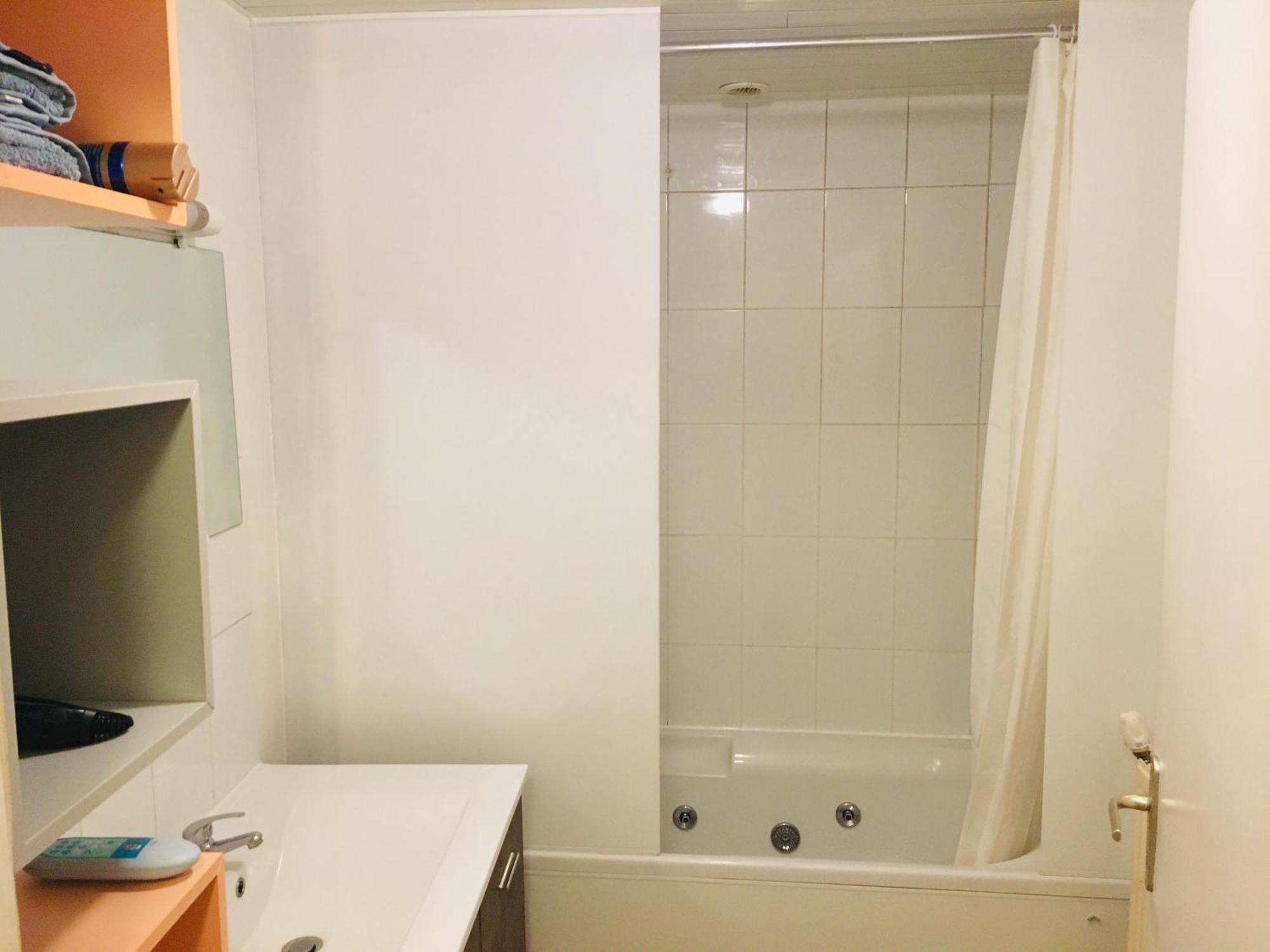 Chartreux Baignoire Massante ,a 3 Minutes Du Centre En Bus! 2 Etoiles Atout France Apartment Voiron